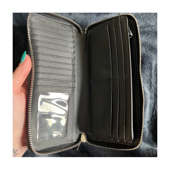 Michael Kors Large Logo Continental Wallet - Picture 5 of 5